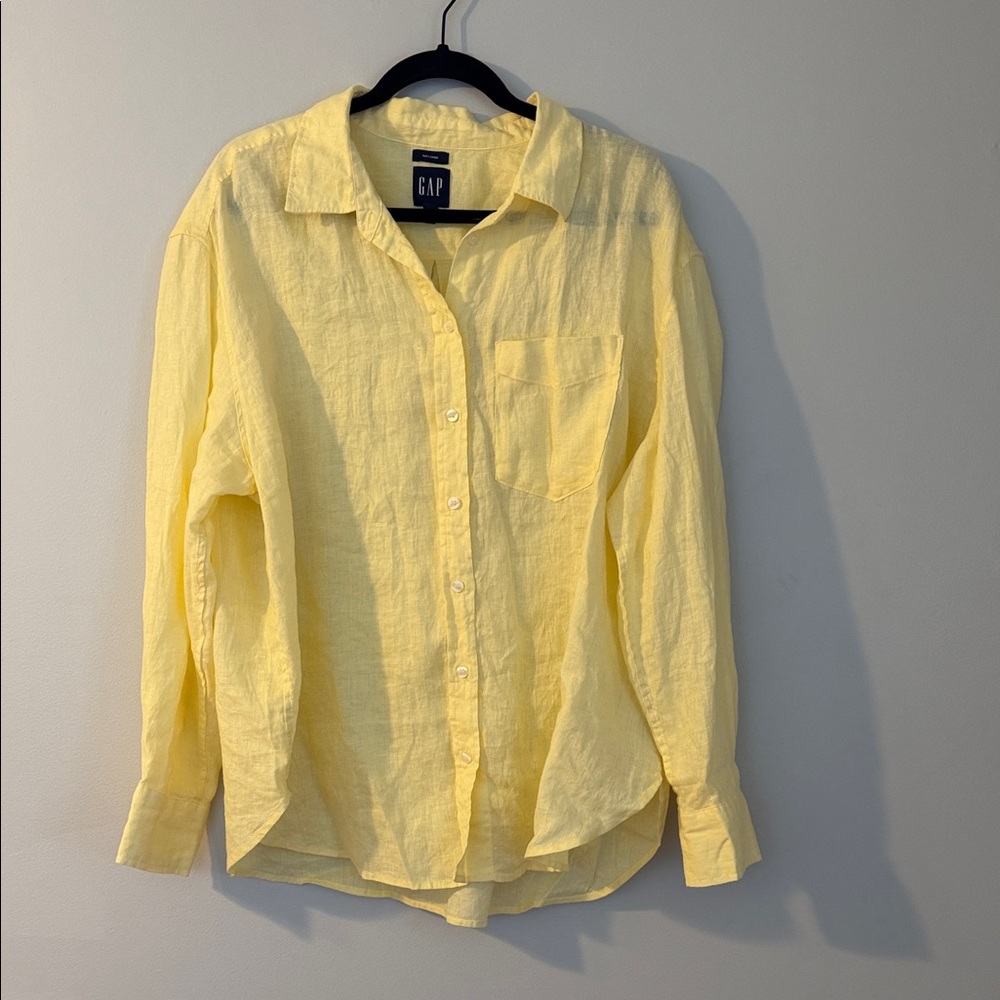 GAP Soft Yellow Casual Button Down Shirt